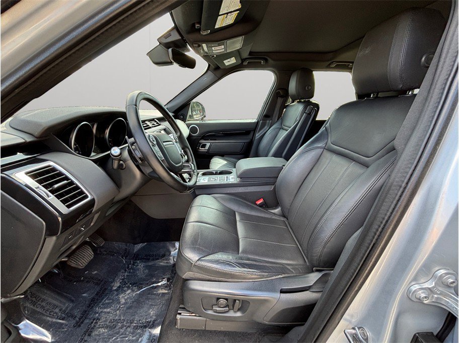 Used 2018 Land Rover Discovery SE image 2