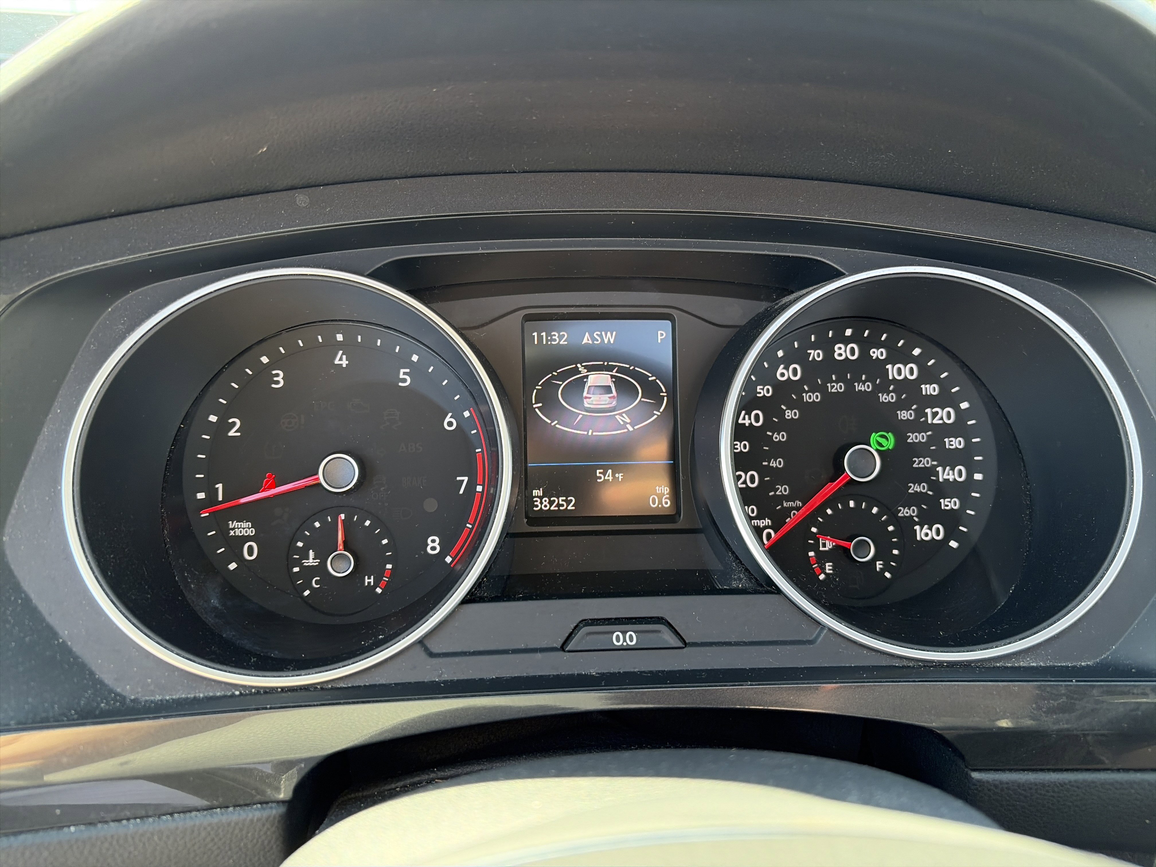 Used 2018 Volkswagen Tiguan SEL w/ 3rd Row Seat Package image 39