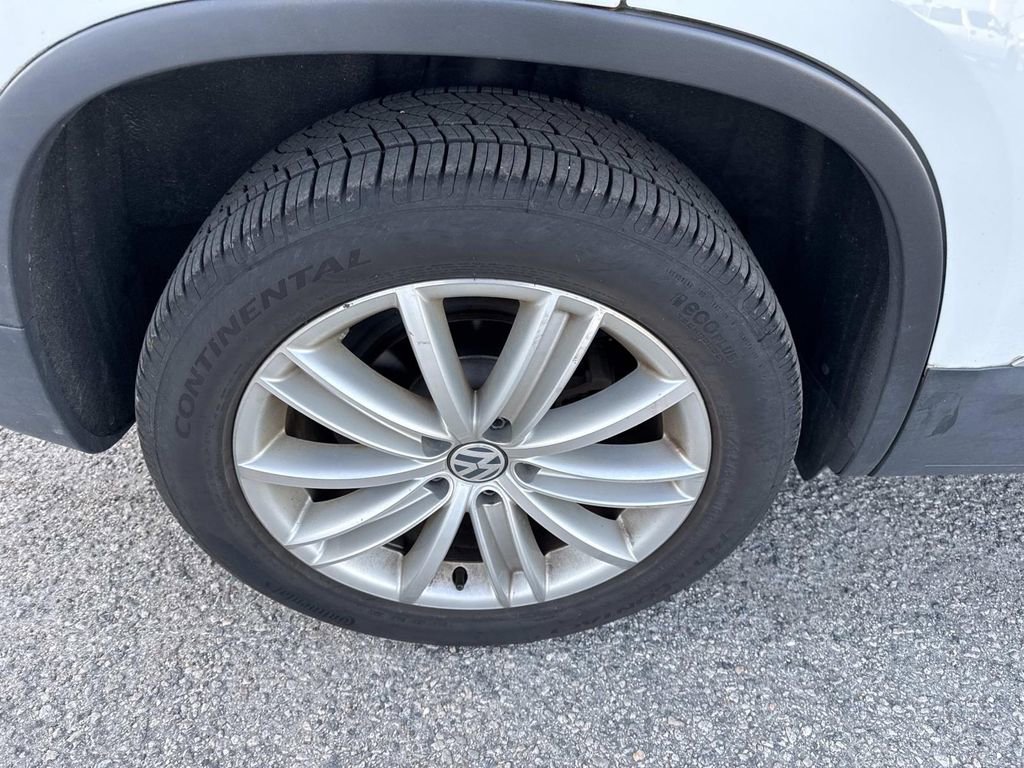 Used 2016 Volkswagen Tiguan SE image 9