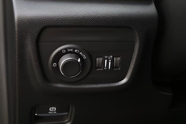 New 2026 Jeep Grand Cherokee Altitude AWD/4WD image 28