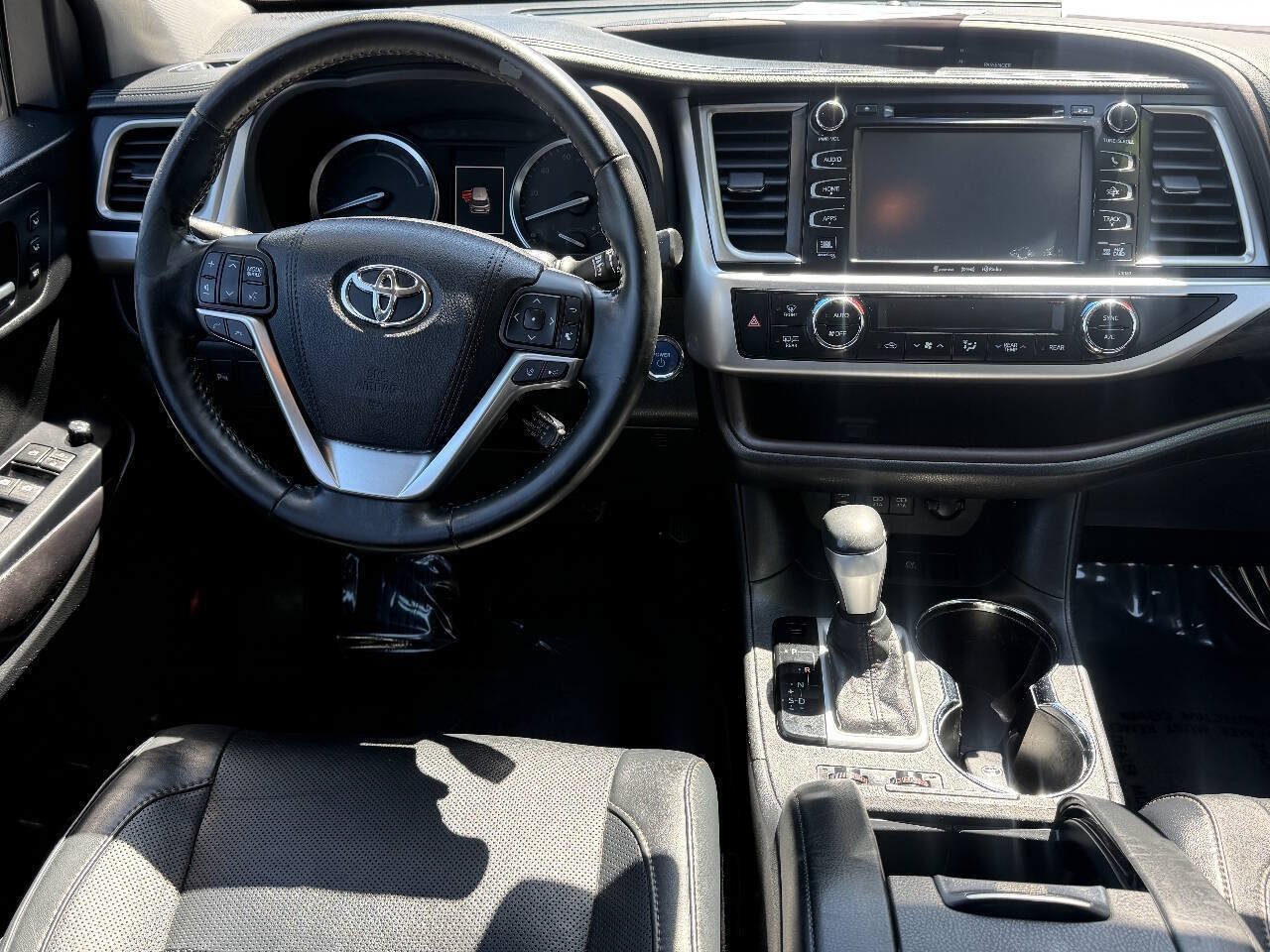 Used 2017 Toyota Highlander Limited Platinum AWD/4WD image 7