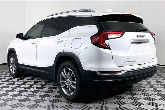 Used 2022 GMC Terrain SLT w/ Infotainment Package II AWD/4WD image 2