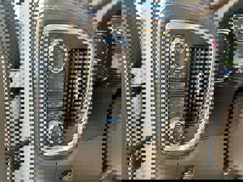 Used 2020 GMC Sierra 2500 SLT w/ Driver Alert Package I AWD/4WD image 32