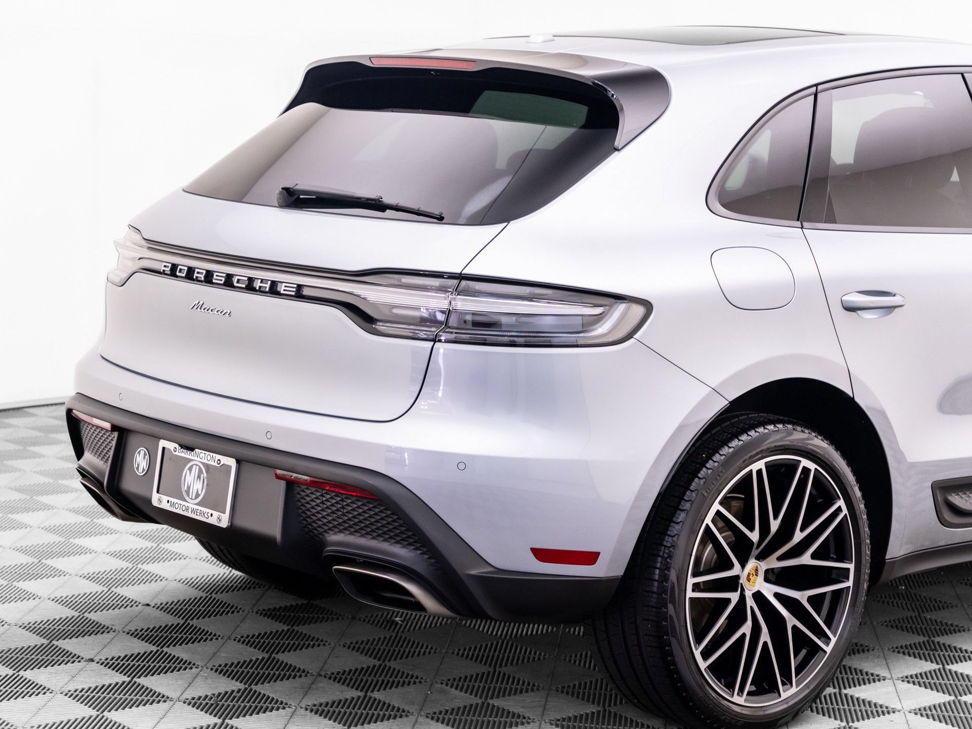 Certified 2026 Porsche Macan AWD/4WD image 35