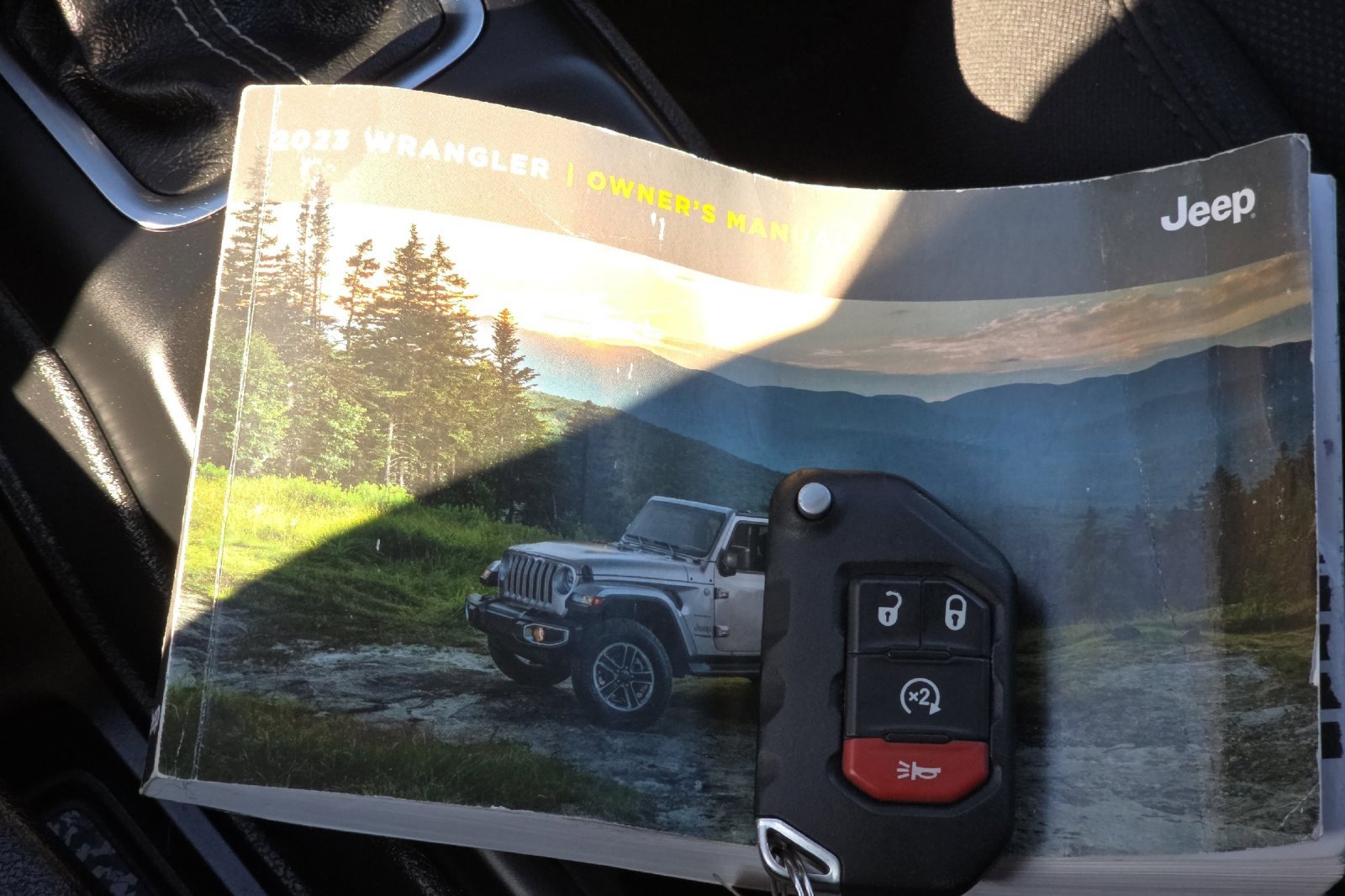 Used 2023 Jeep Wrangler Sahara image 28