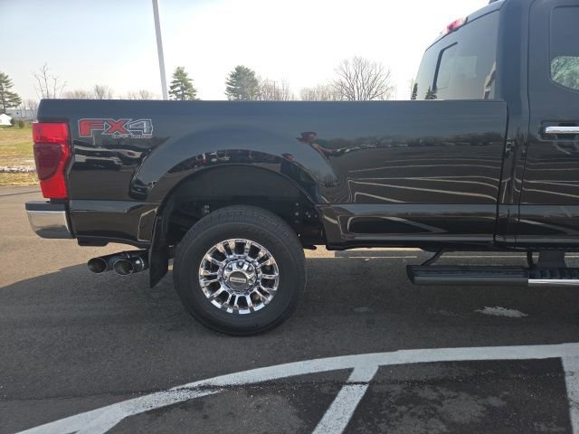 Used 2022 Ford F350 XLT w/ XLT Premium Package image 7