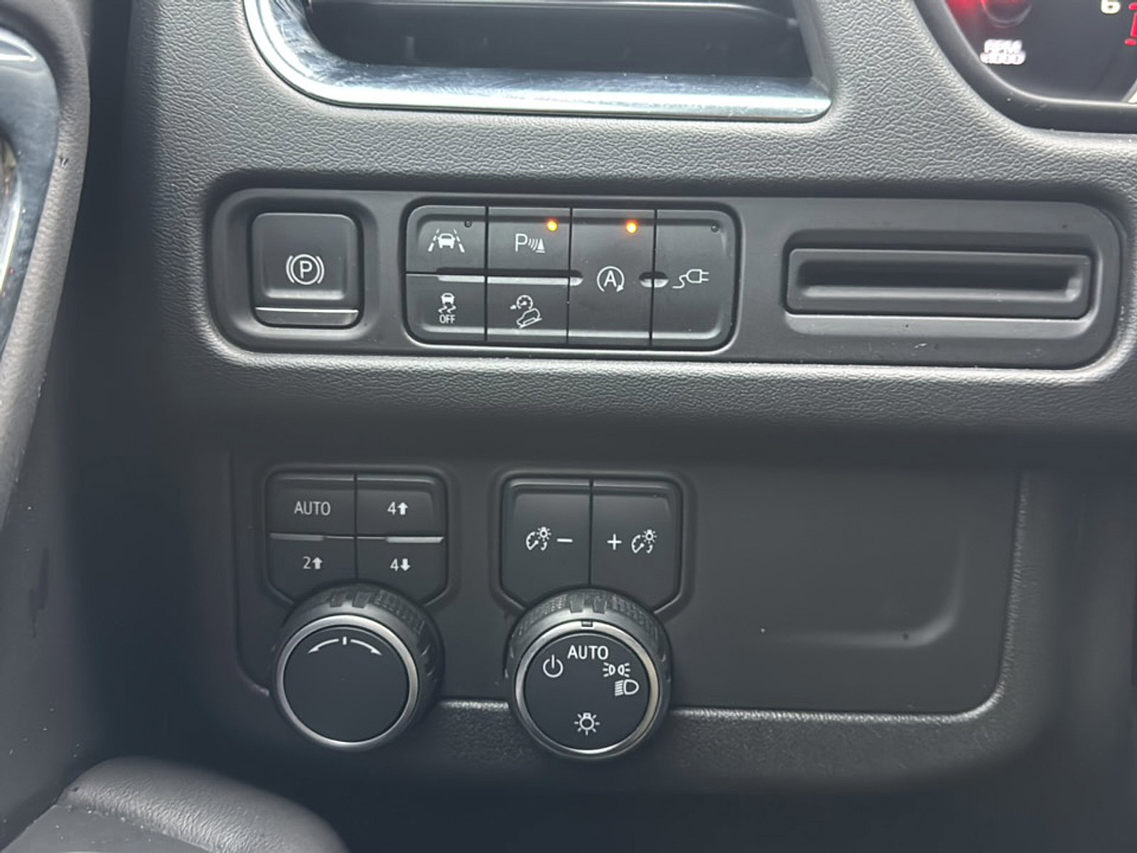 Used 2021 Chevrolet Tahoe Premier image 36