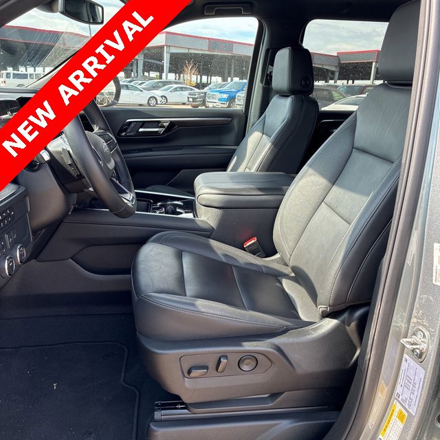 Used 2025 Chevrolet Suburban Z71 image 5