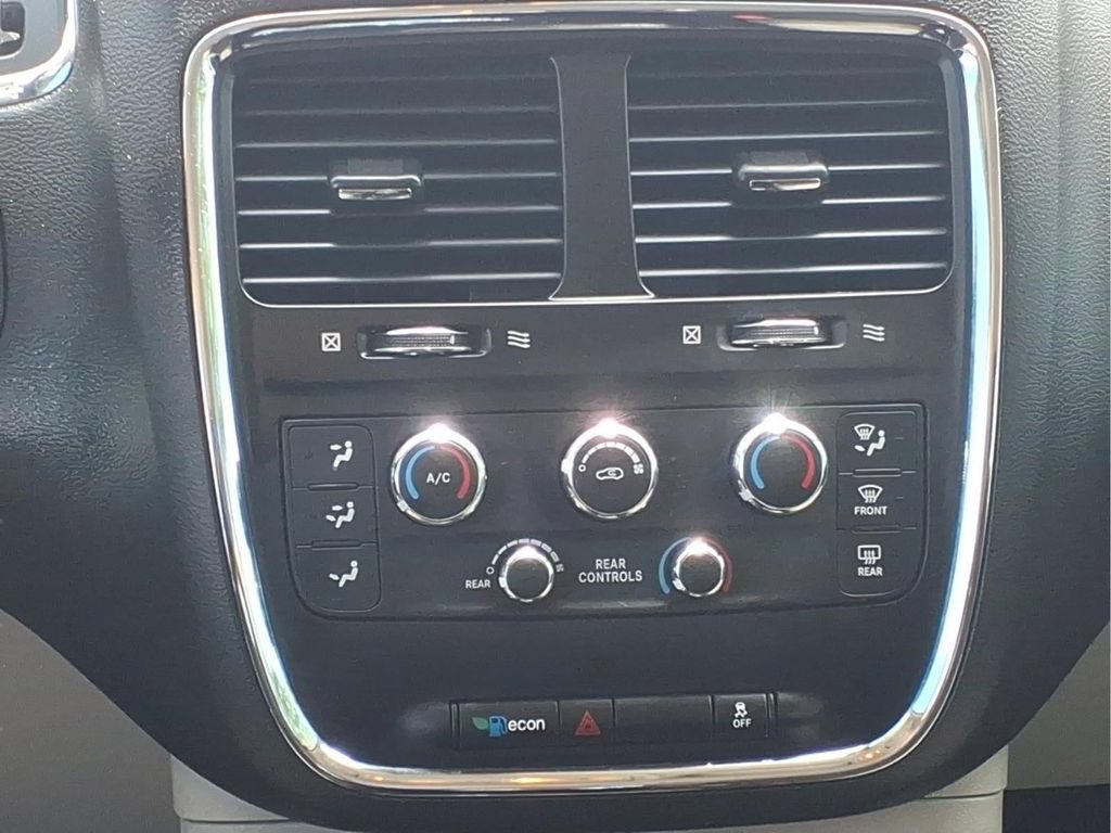 Used 2018 Dodge Grand Caravan SE w/ UConnect Hands-Free Group FWD image 20
