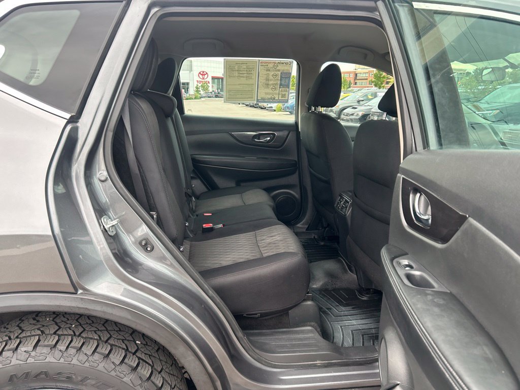Used 2018 Nissan Rogue S AWD/4WD image 16