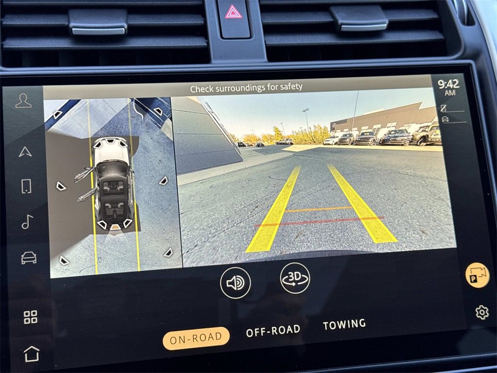 Used 2025 Land Rover Discovery Dynamic SE image 22