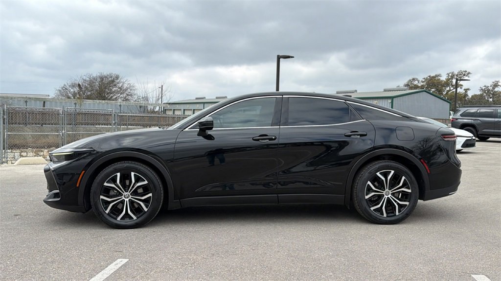 Used 2023 Toyota Crown Limited image 10