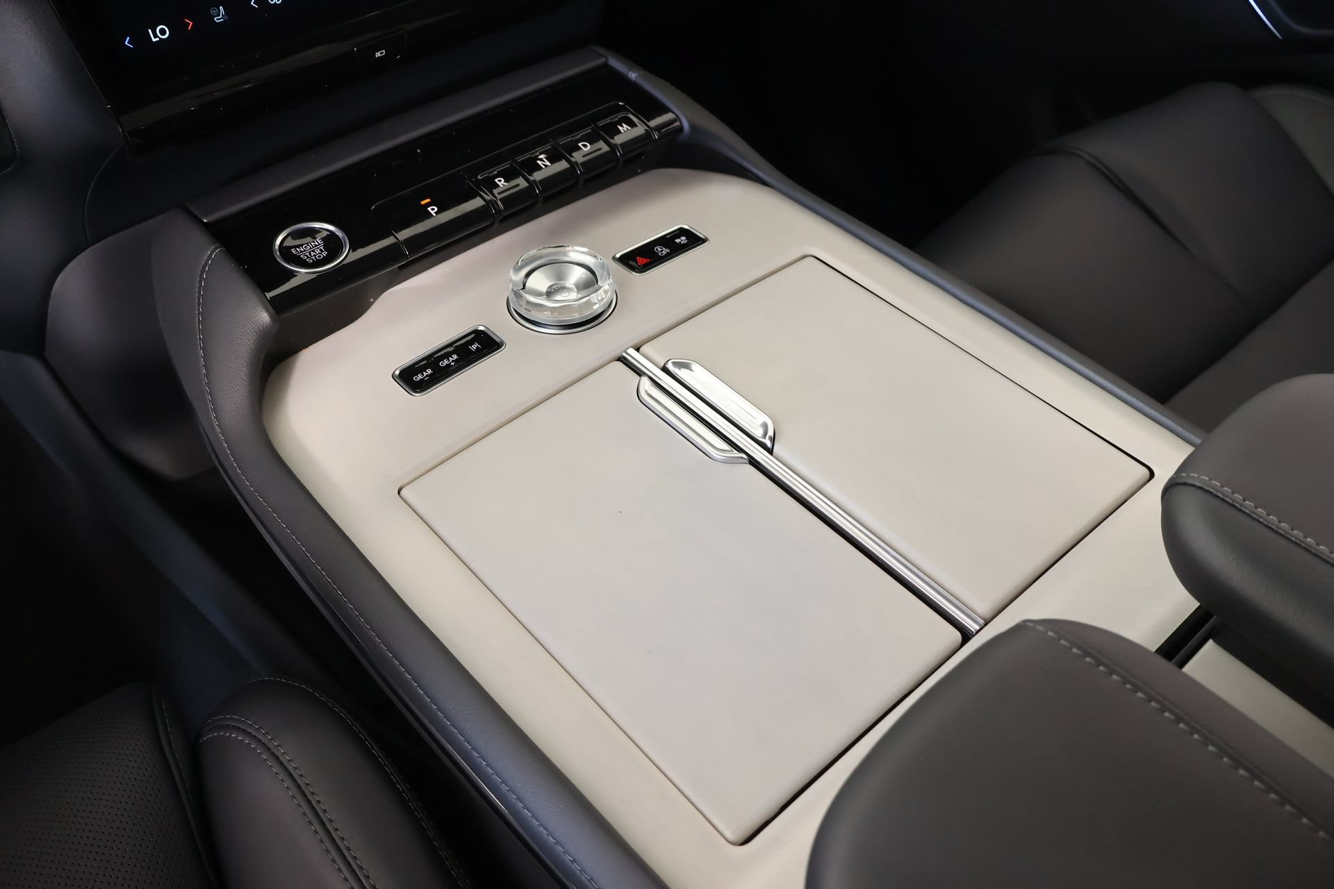 New 2026 Lincoln Navigator Premiere AWD/4WD image 8