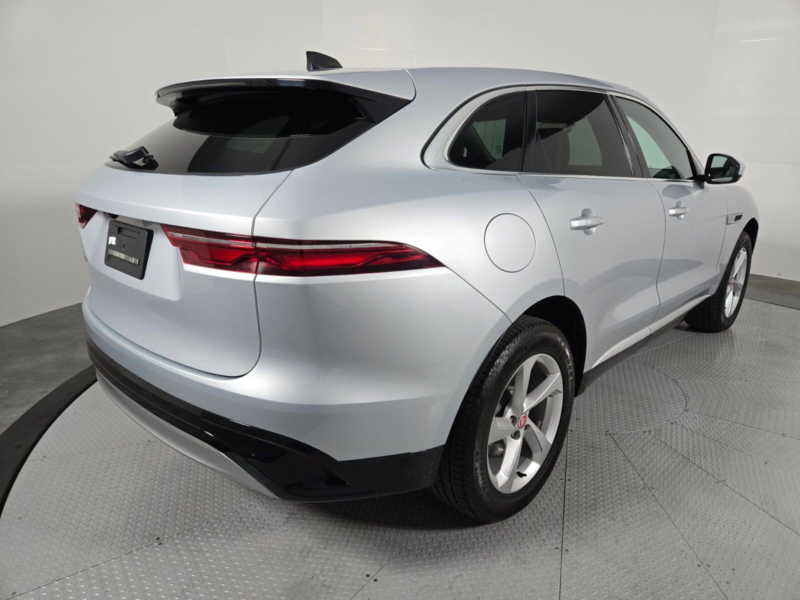Used 2023 Jaguar F-PACE S video 2
