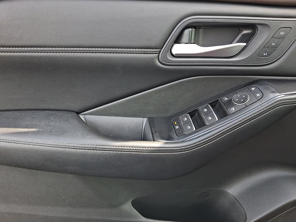 Certified 2023 Nissan Rogue SL w/ SL Premium Package AWD/4WD image 13