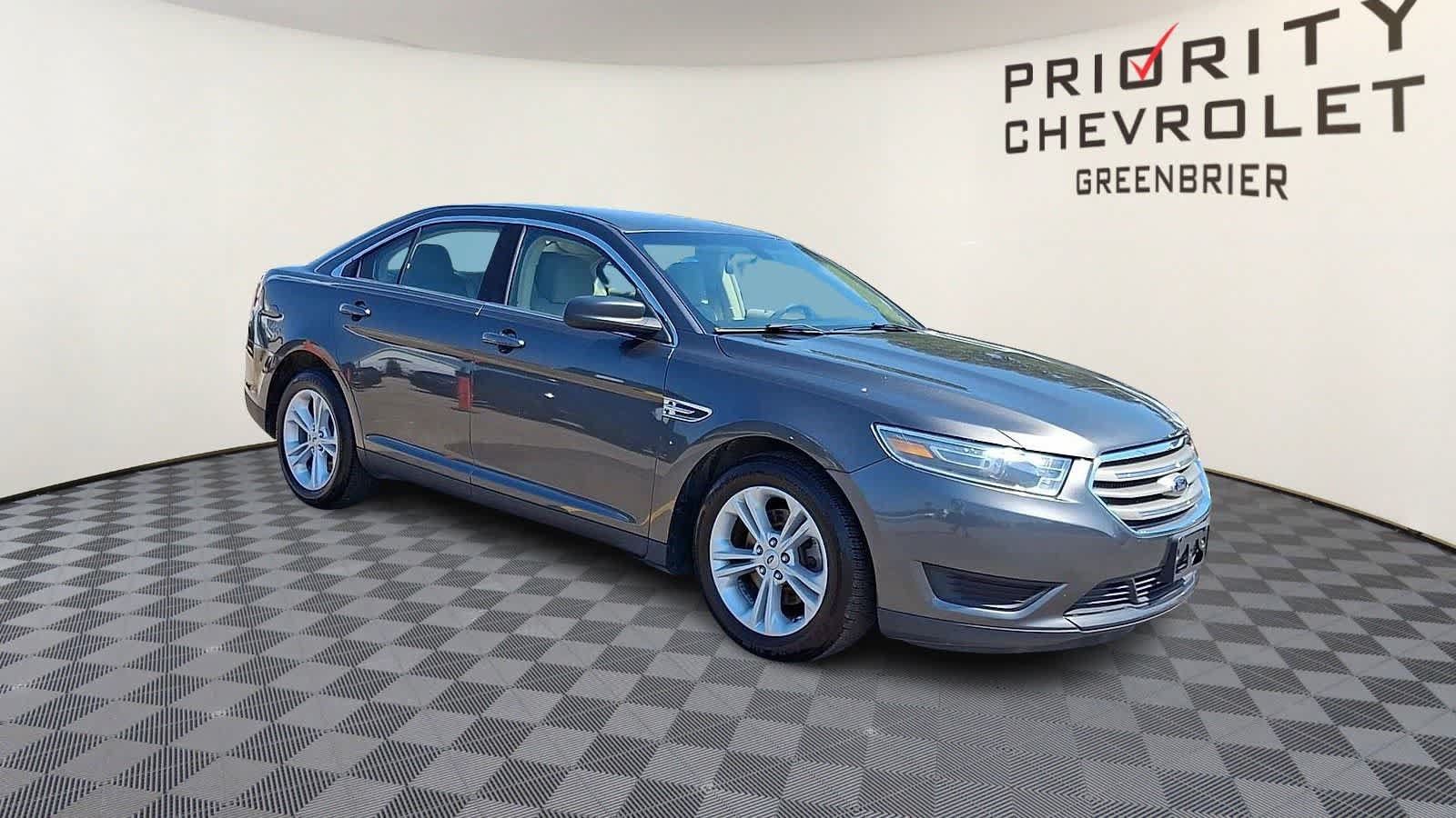 Used 2018 Ford Taurus SE FWD image 2