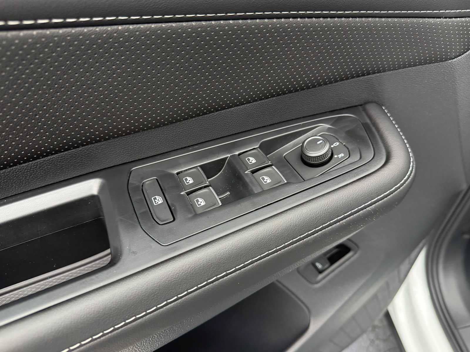 New 2026 Volkswagen Atlas Cross Sport SEL R-Line AWD/4WD image 5