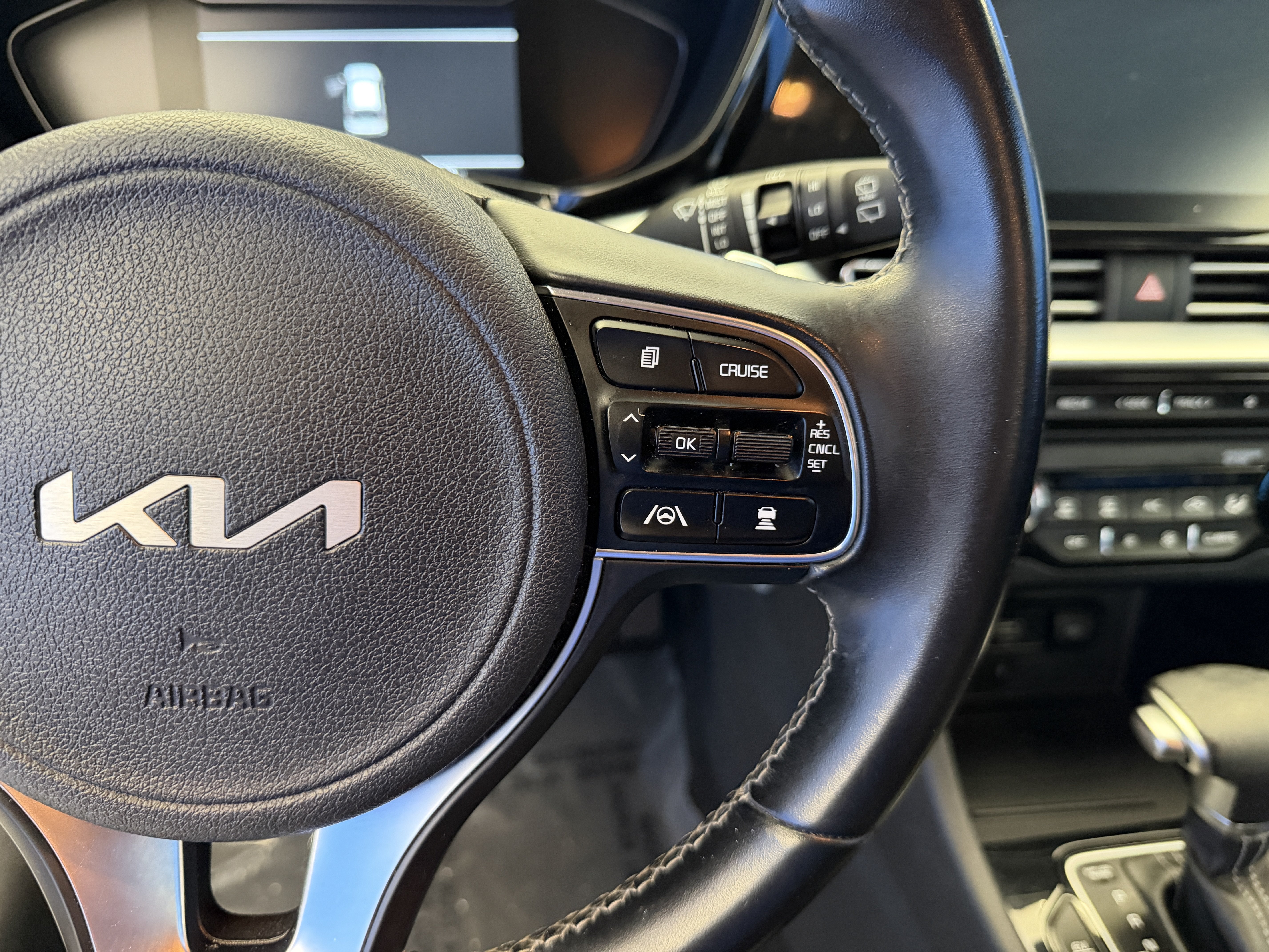 Used 2022 Kia Niro EX FWD image 18