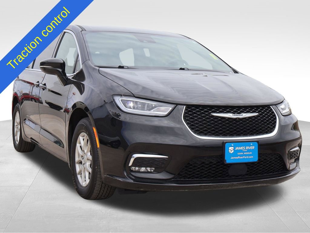 Used 2025 Chrysler Pacifica Select FWD image 6