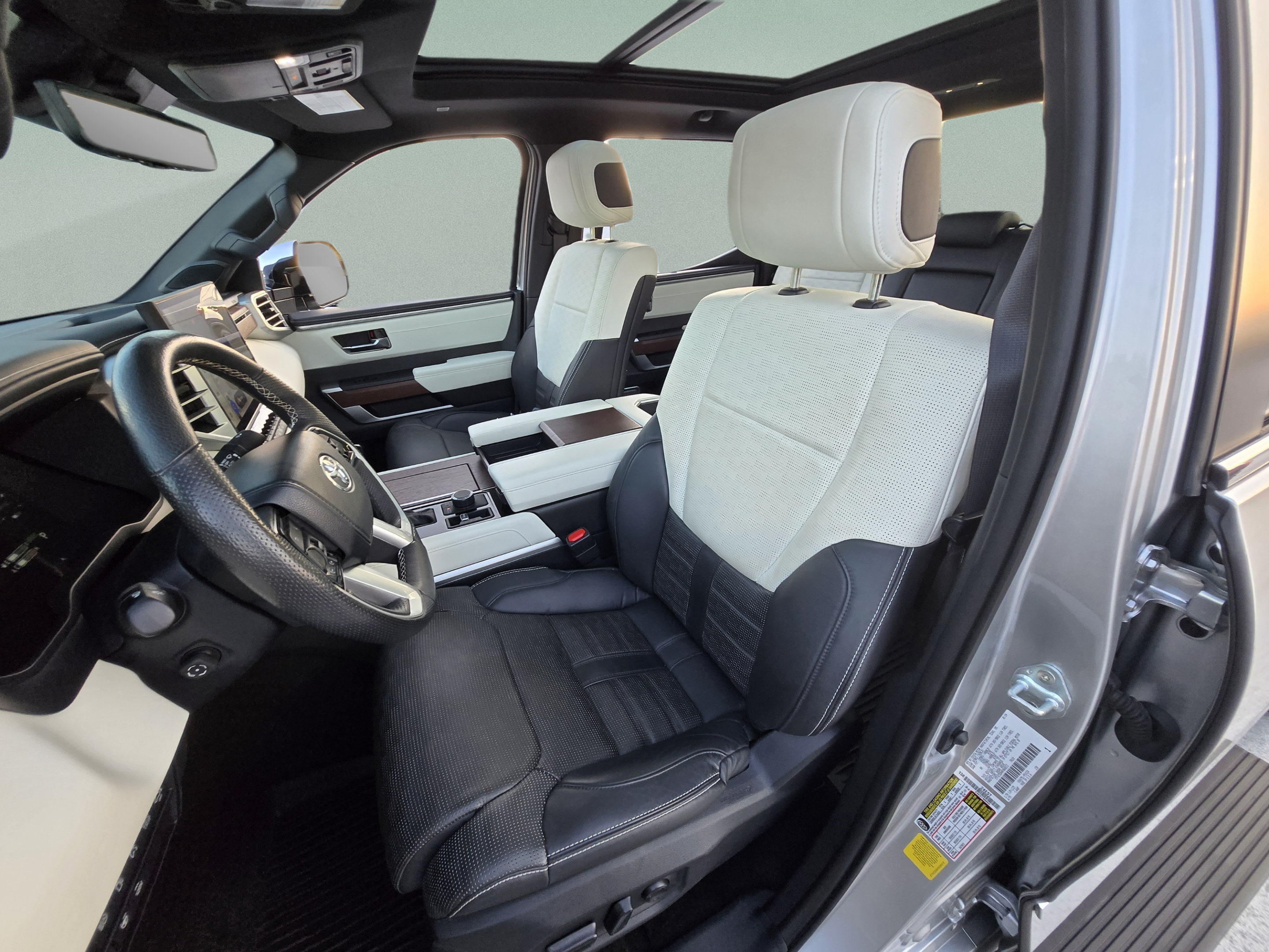 Used 2024 Toyota Tundra Capstone AWD/4WD image 15