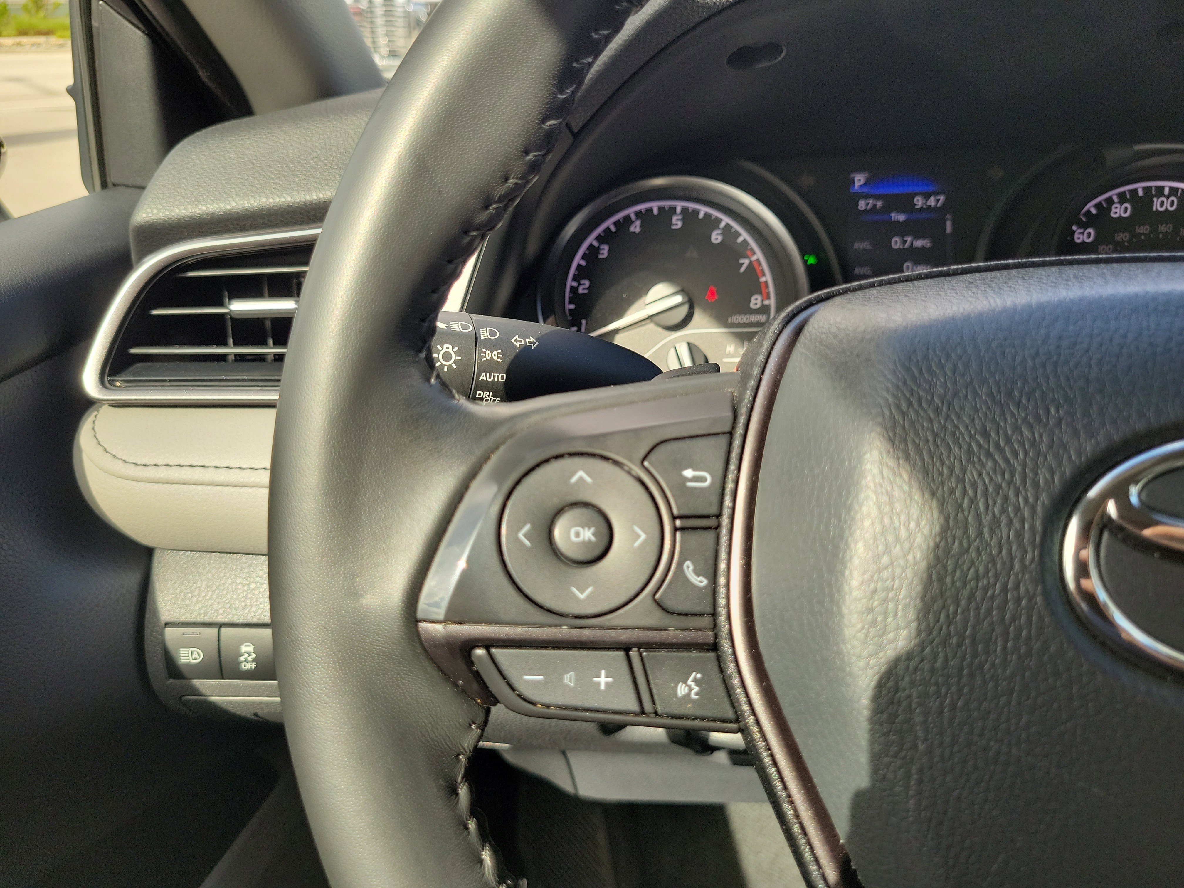 Used 2024 Toyota Camry SE image 17