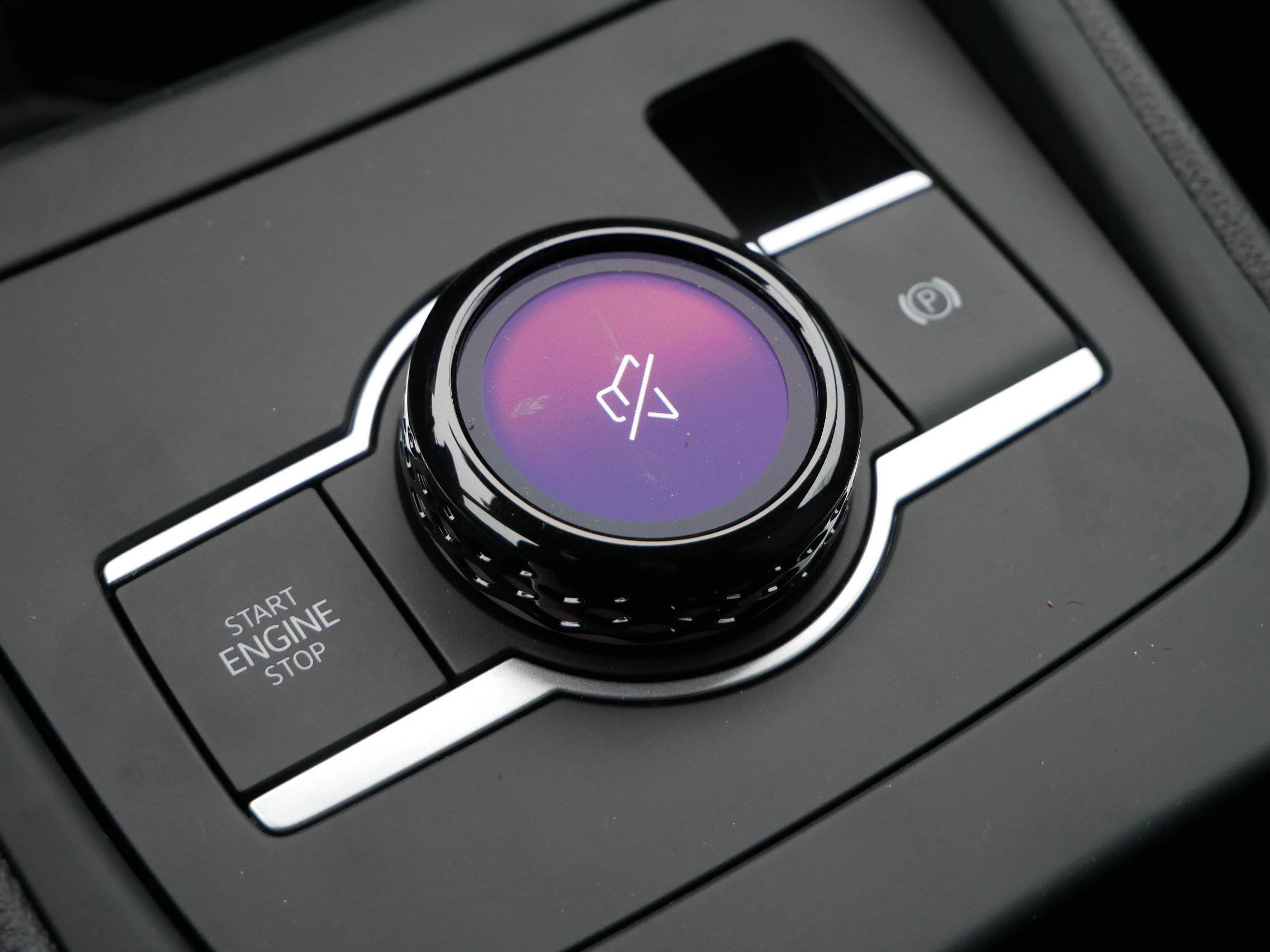 New 2026 Volkswagen Tiguan SE R-Line image 9