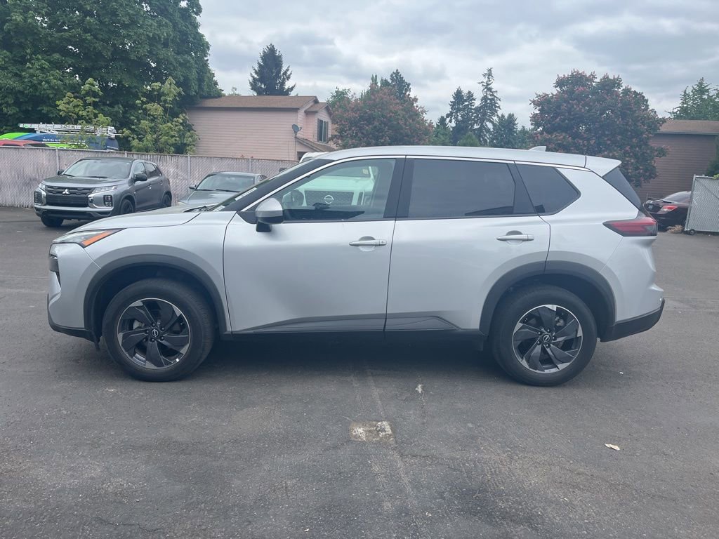 Used 2025 Nissan Rogue SV FWD image 4