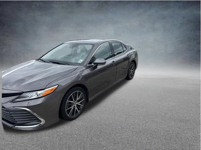 Used 2023 Toyota Camry XLE FWD image 3