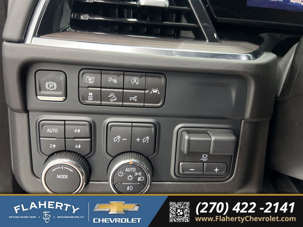Used 2025 Chevrolet Suburban LT w/ Comfort Package AWD/4WD image 24