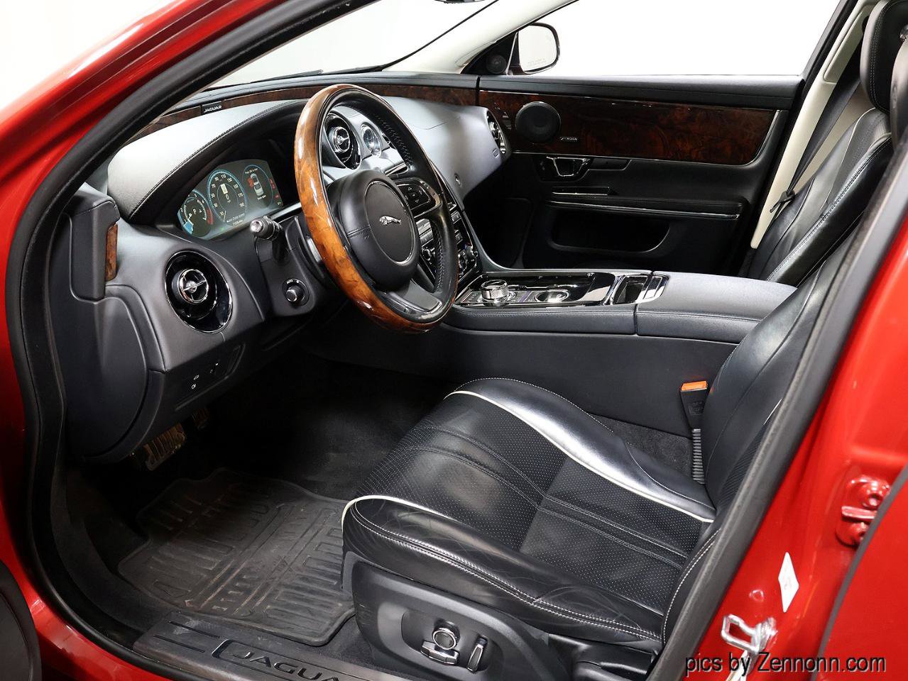 Used 2018 Jaguar XJ R-Sport image 13