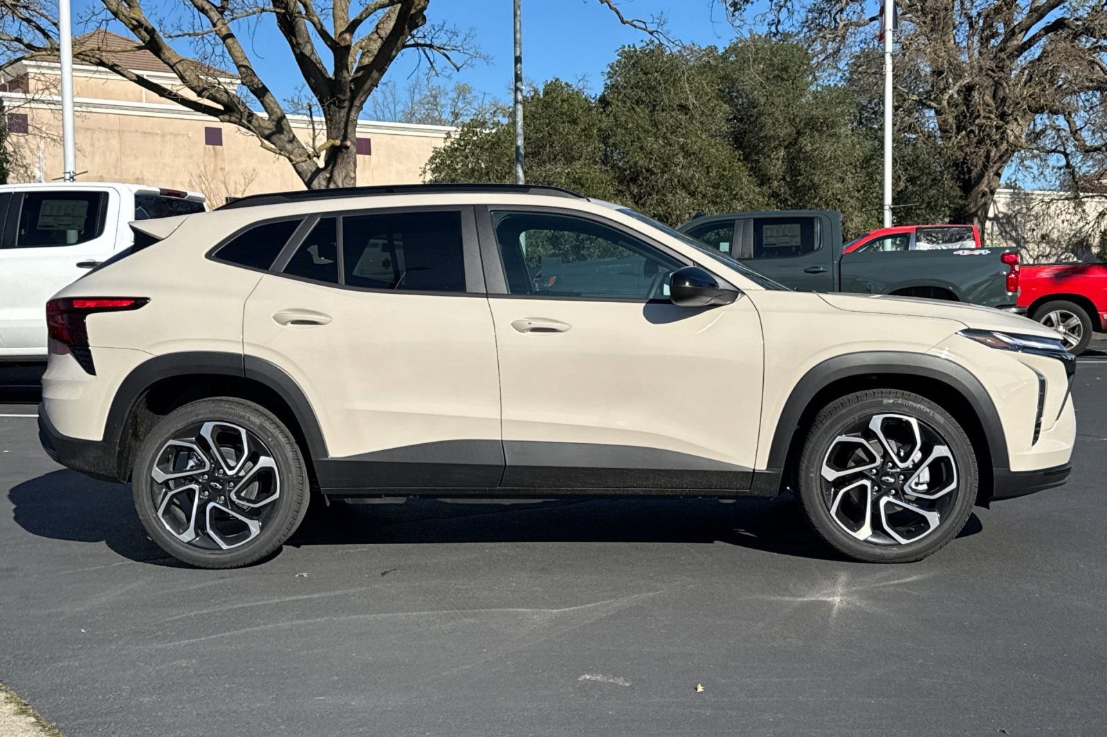 New 2026 Chevrolet Trax RS w/ Sunroof Package image 2