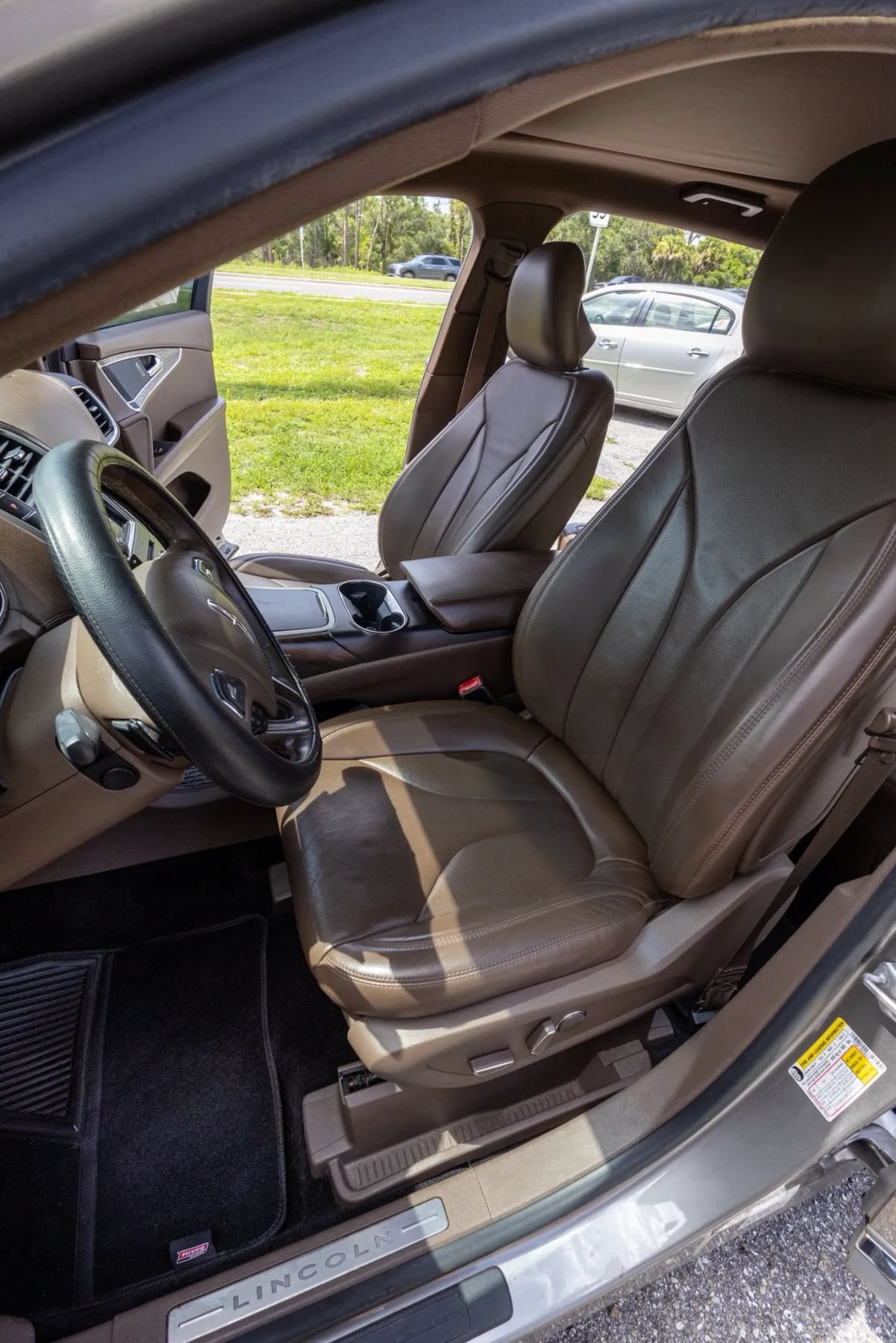 Used 2016 Lincoln MKX Reserve w/ Climate Package AWD/4WD image 6