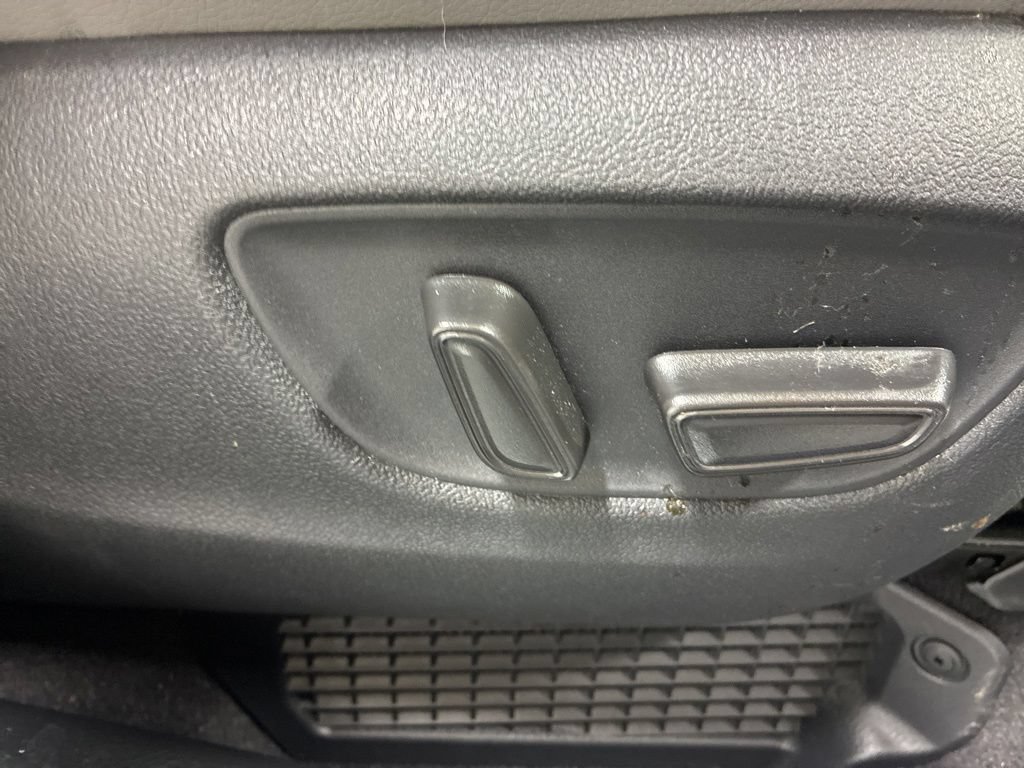 Used 2025 Toyota Sienna XLE AWD/4WD image 32