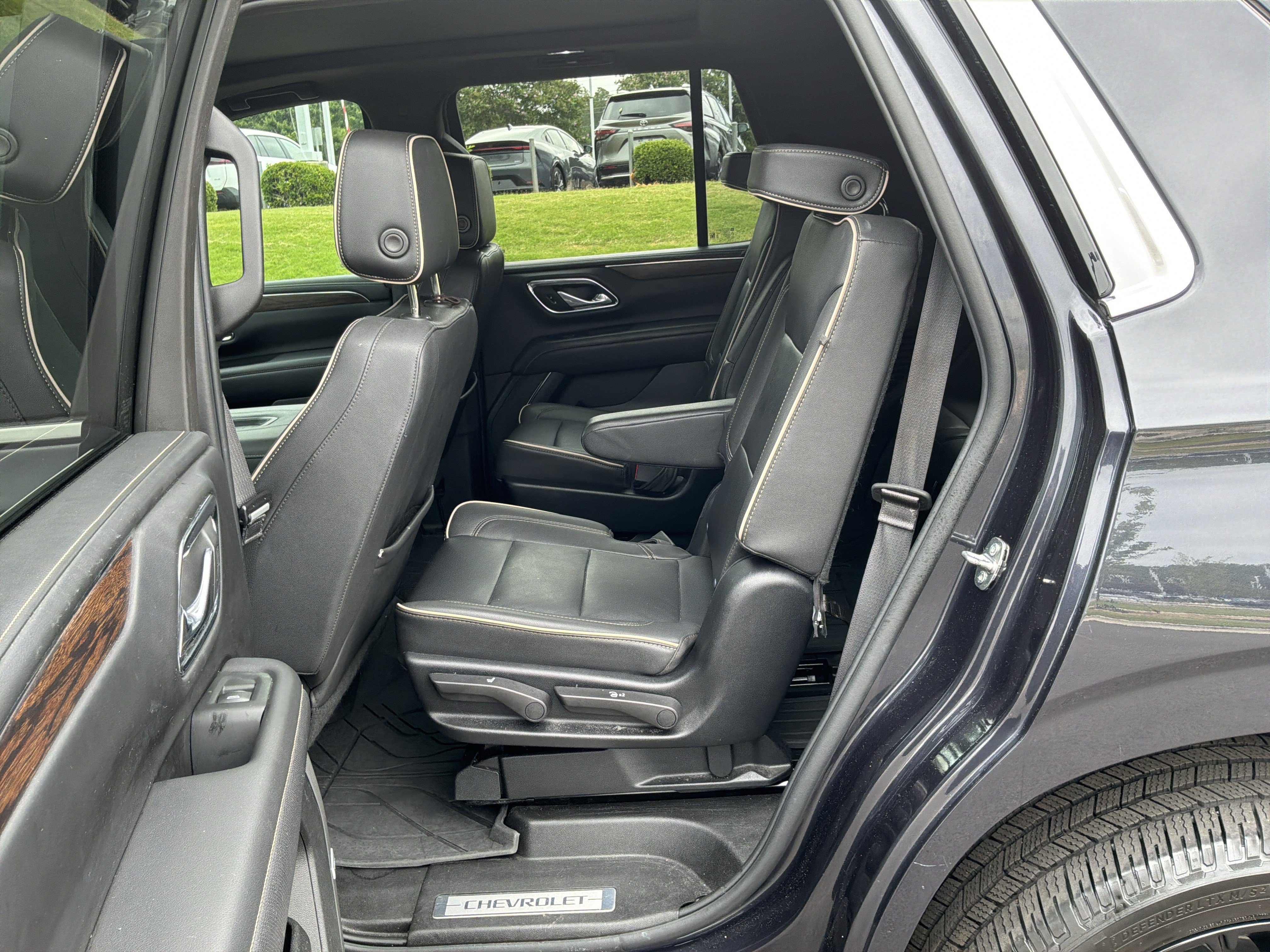 Used 2023 Chevrolet Tahoe Premier AWD/4WD image 31