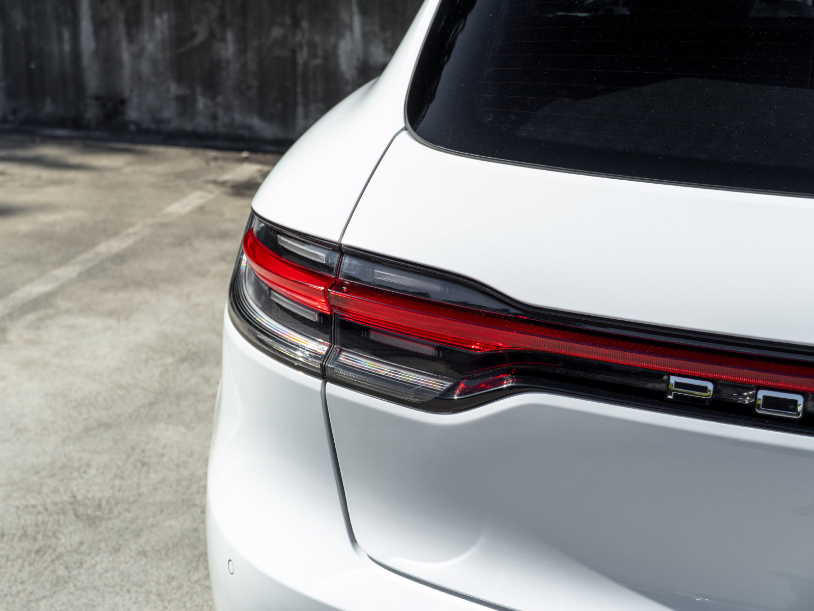 Certified 2025 Porsche Macan AWD/4WD image 17