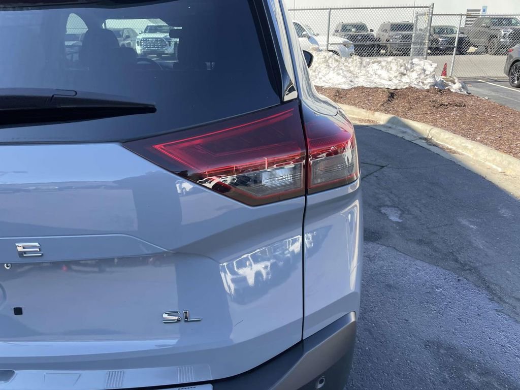 Used 2021 Nissan Rogue SL w/ Premium Package image 18