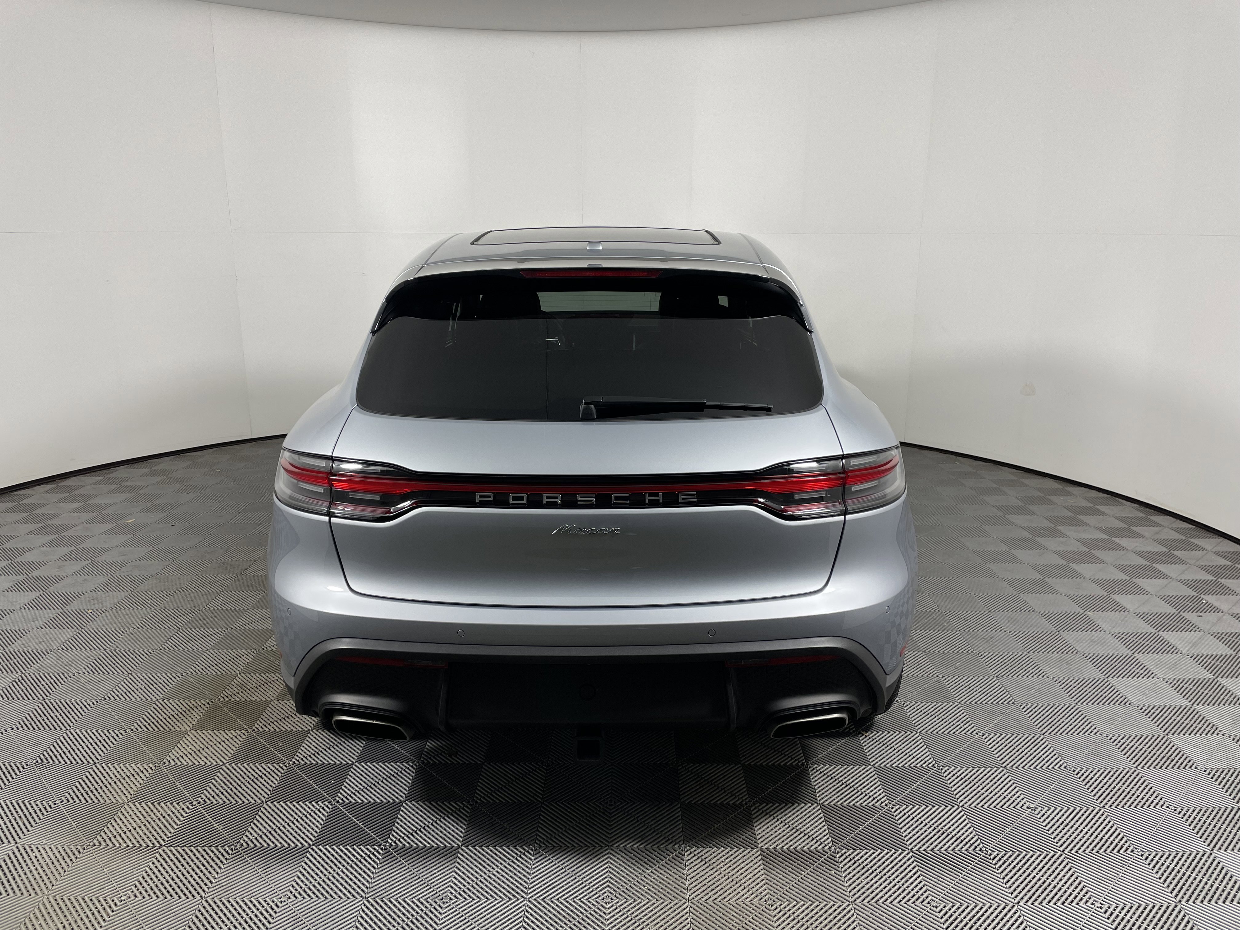 Used 2025 Porsche Macan image 6