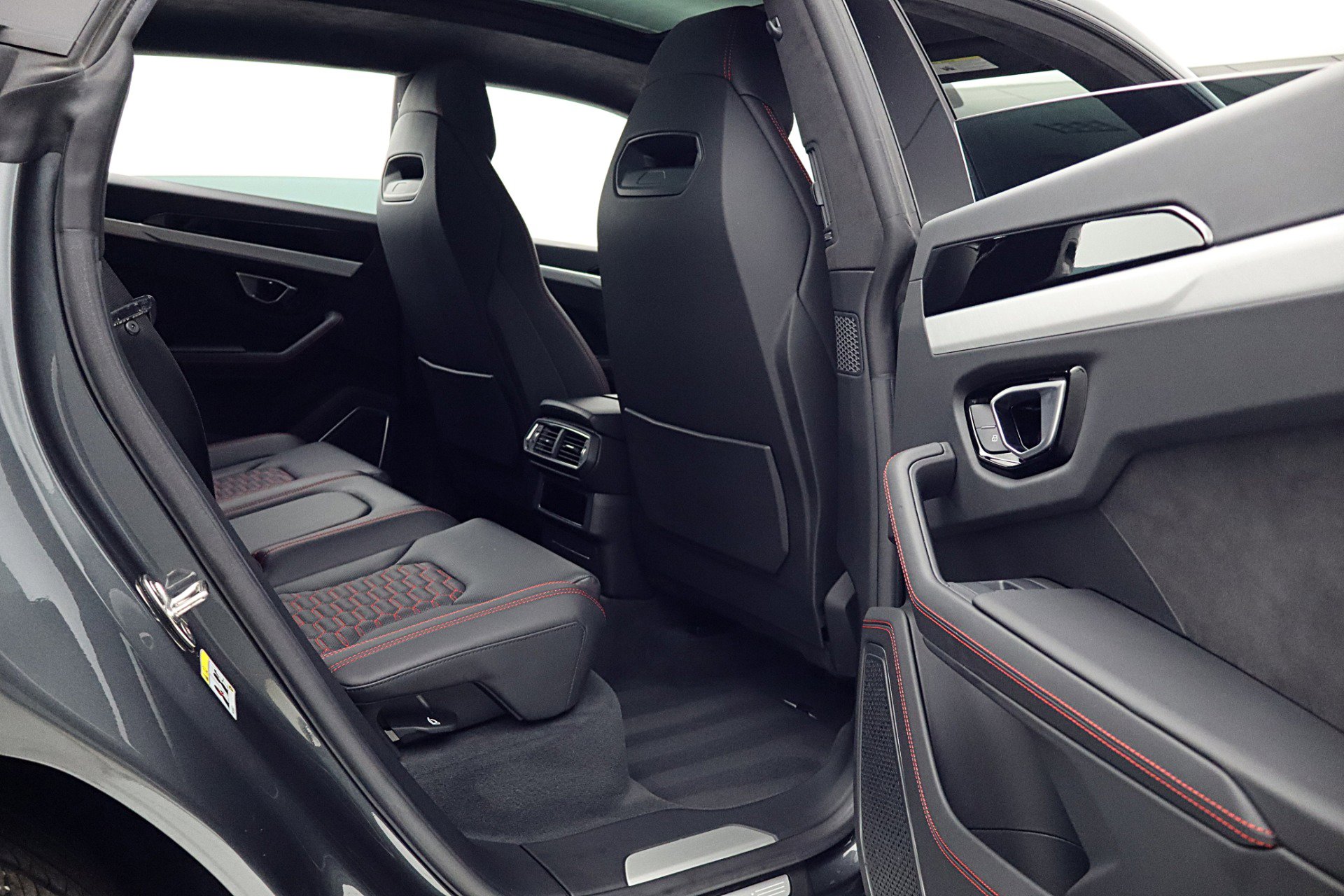 Used 2020 Lamborghini Urus image 40