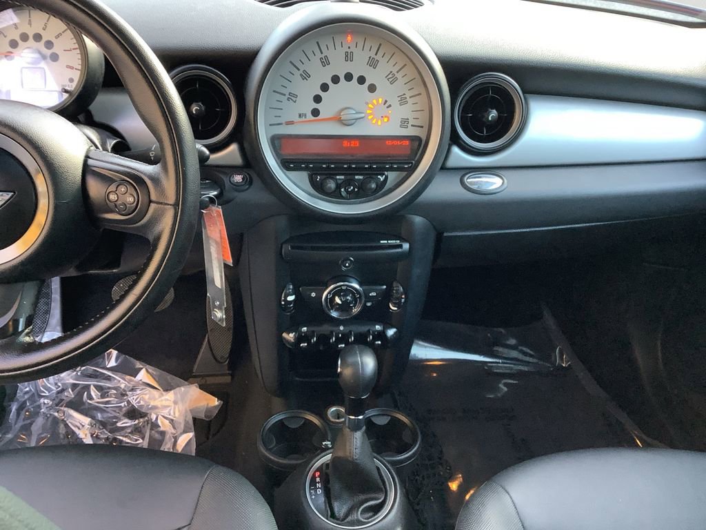 Used 2011 MINI Cooper Hardtop image 16