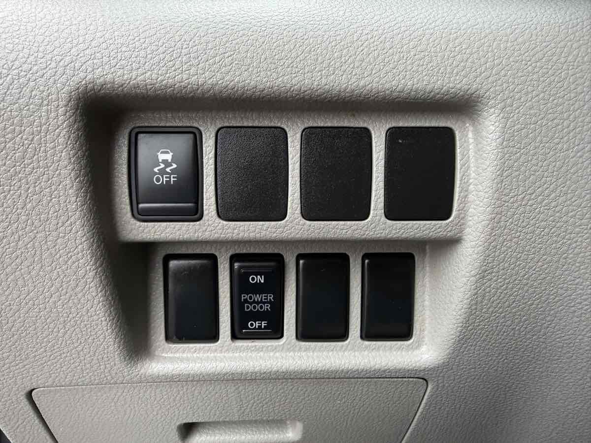 Used 2016 Nissan Quest SV image 24