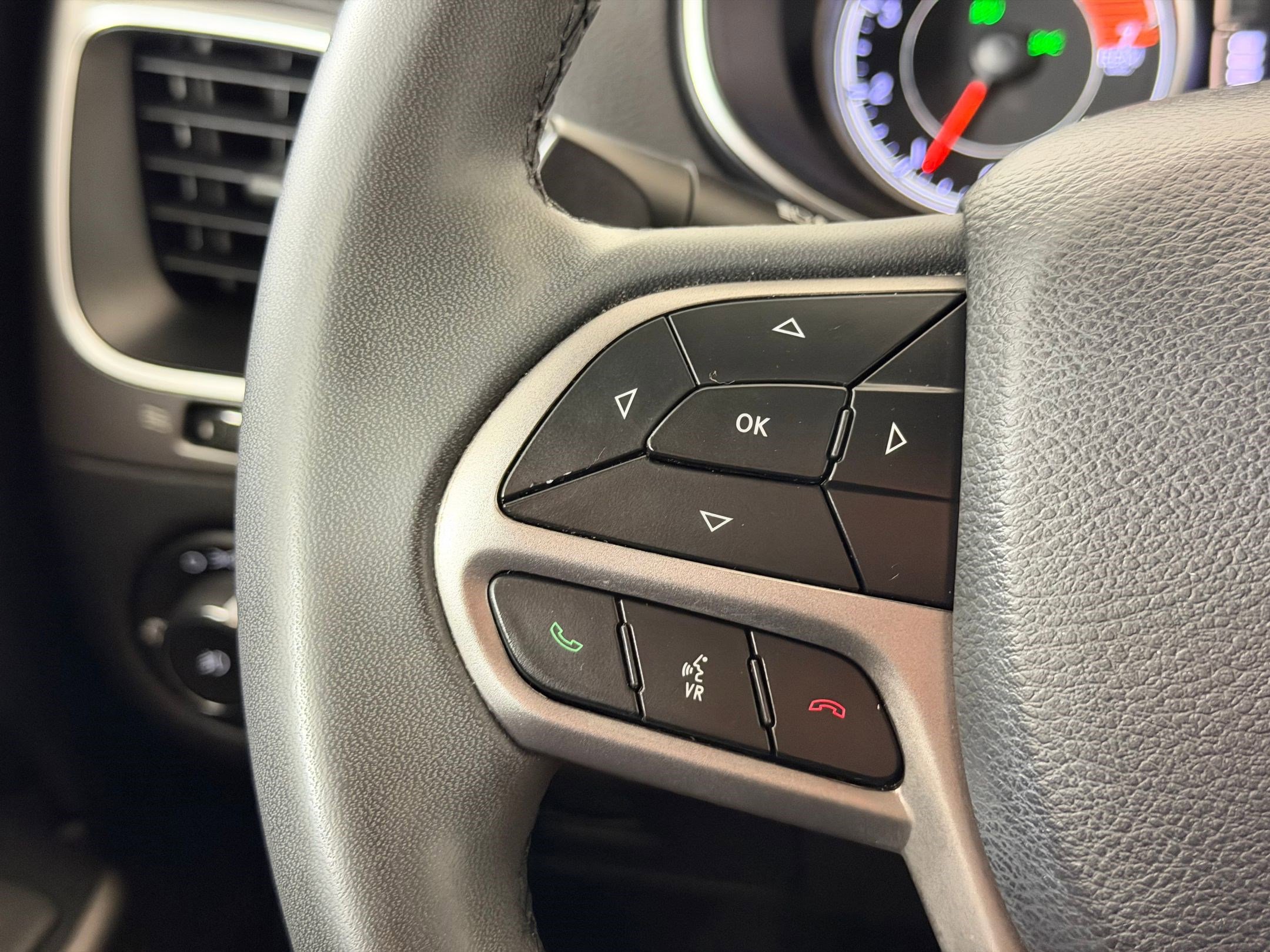 Used 2020 Jeep Cherokee Latitude Plus w/ Comfort/Convenience Group image 16