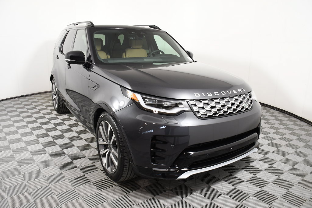 Certified 2026 Land Rover Discovery Limited Edition AWD/4WD image 9
