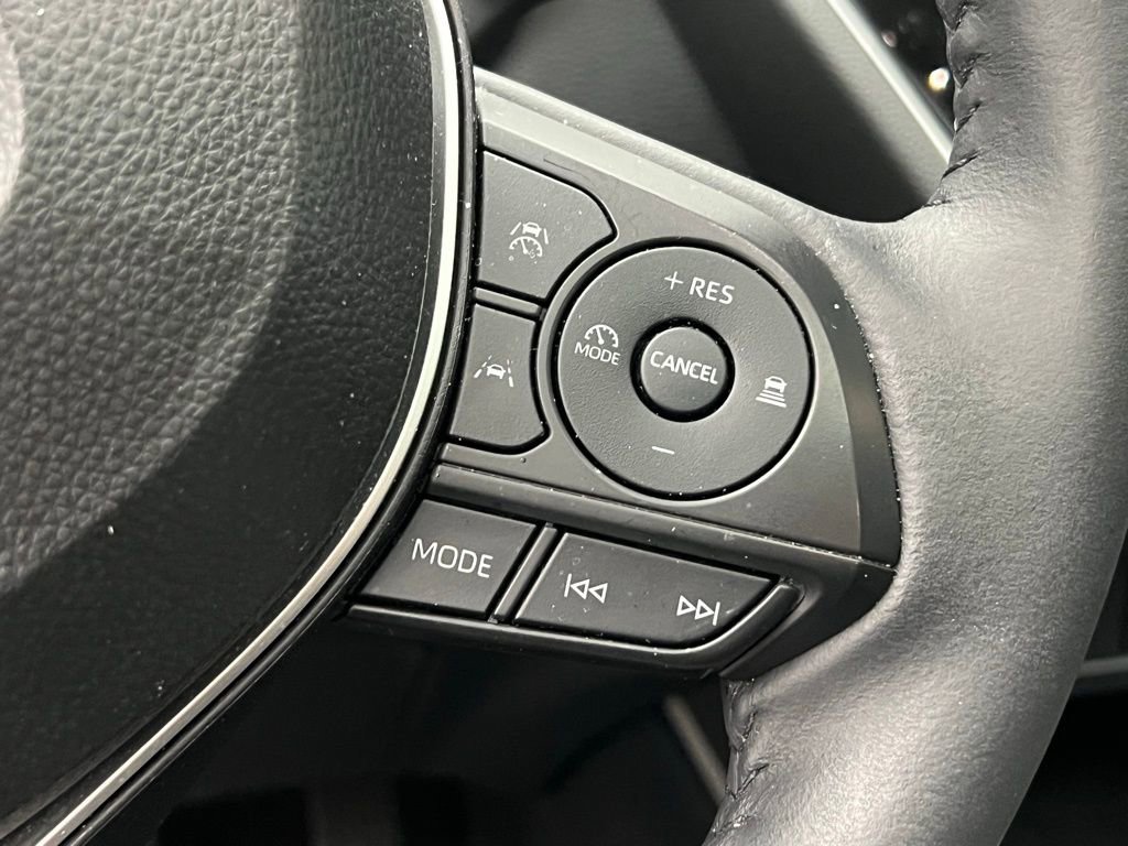 Used 2024 Toyota Corolla Cross LE image 17