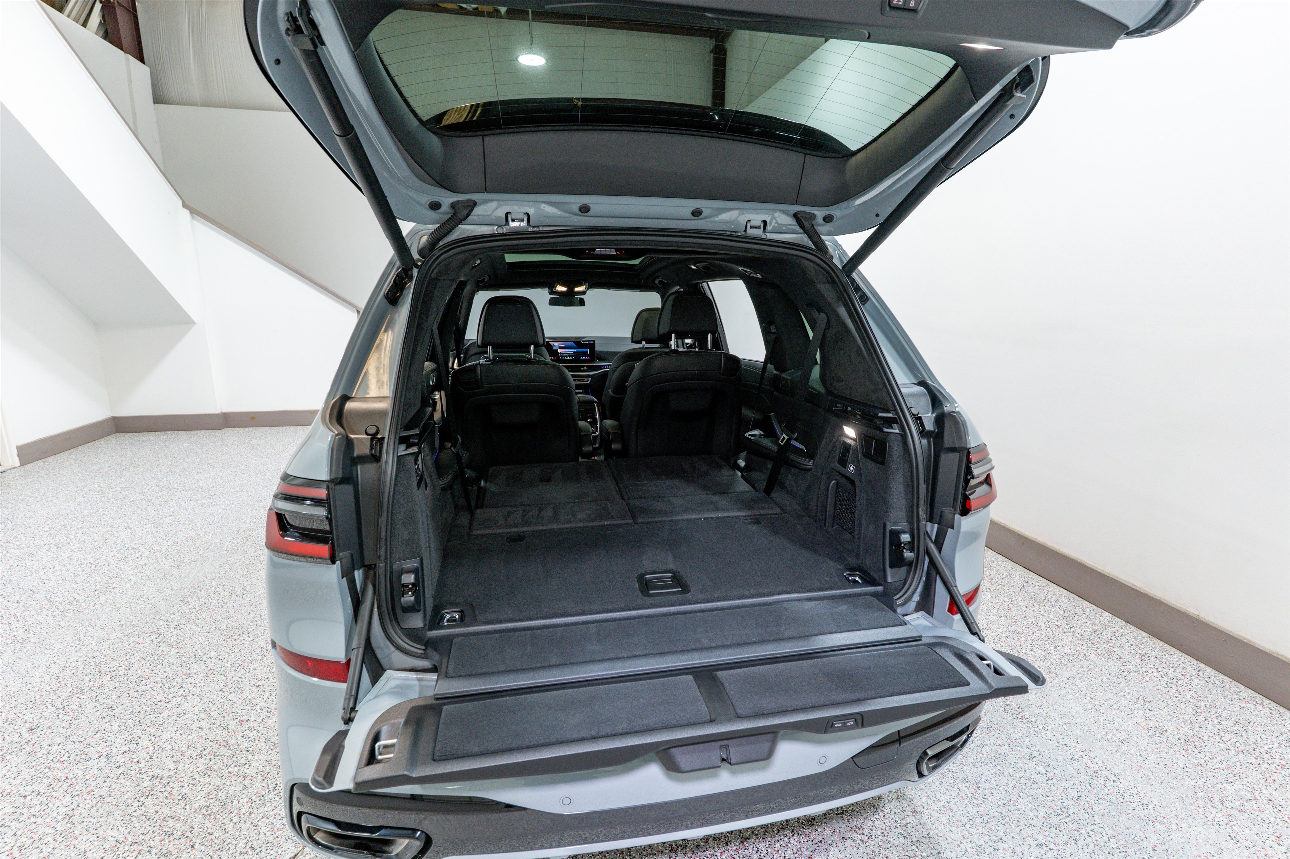 Used 2024 BMW X7 xDrive40i w/ M Sport Package image 35