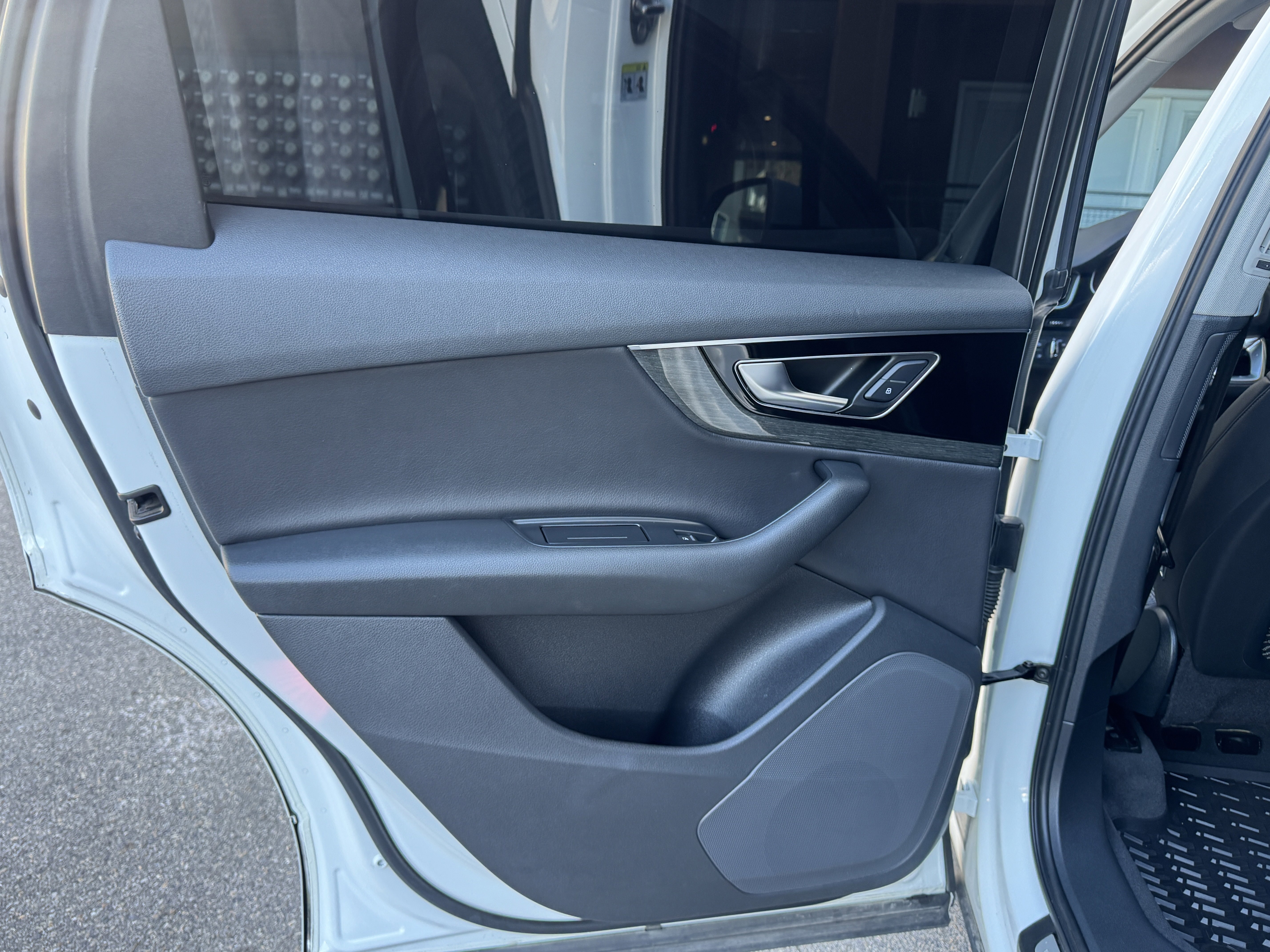 Used 2017 Audi Q7 3.0T Premium AWD/4WD image 29