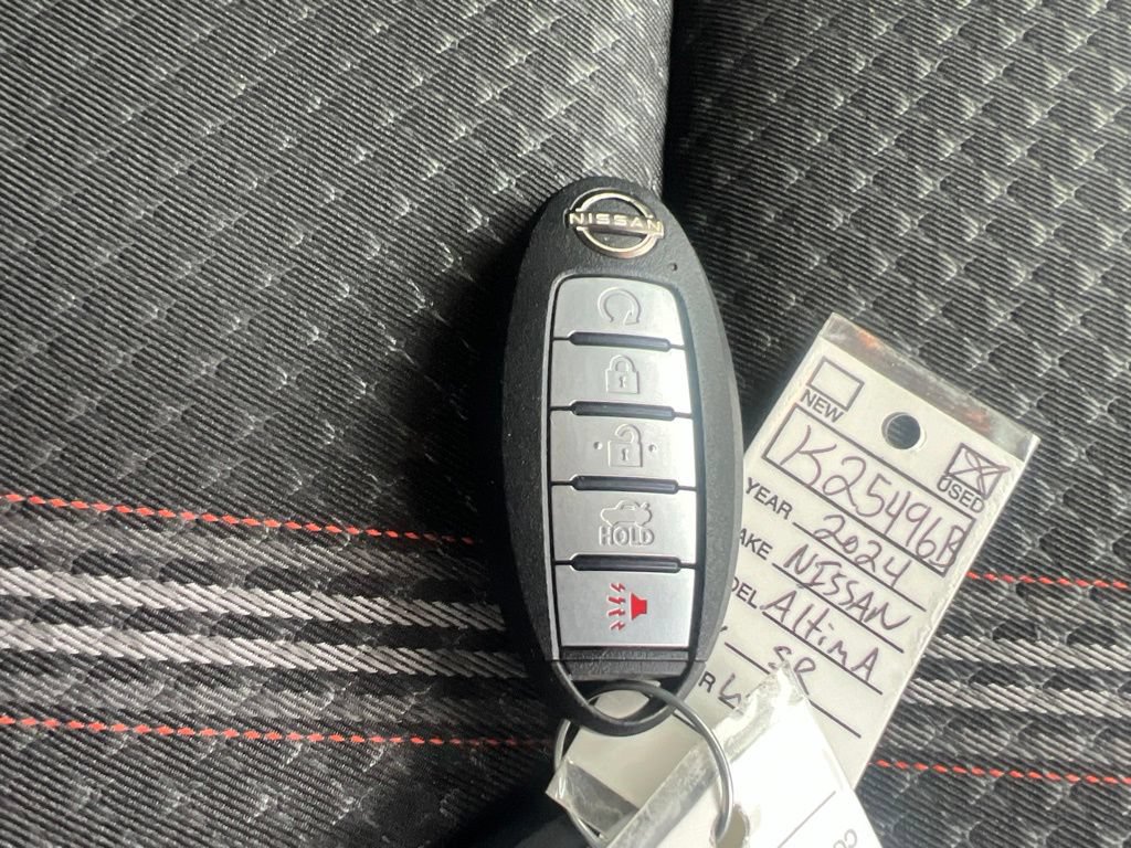 Used 2024 Nissan Altima 2.5 SR FWD image 24