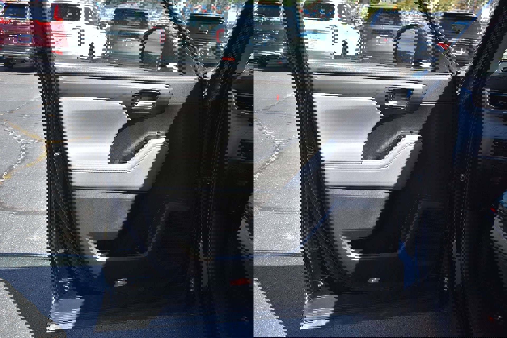 Used 2023 Toyota Highlander XLE image 10