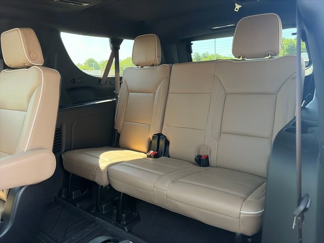 Used 2024 Chevrolet Suburban Premier w/ Premium Package 2 AWD/4WD image 34