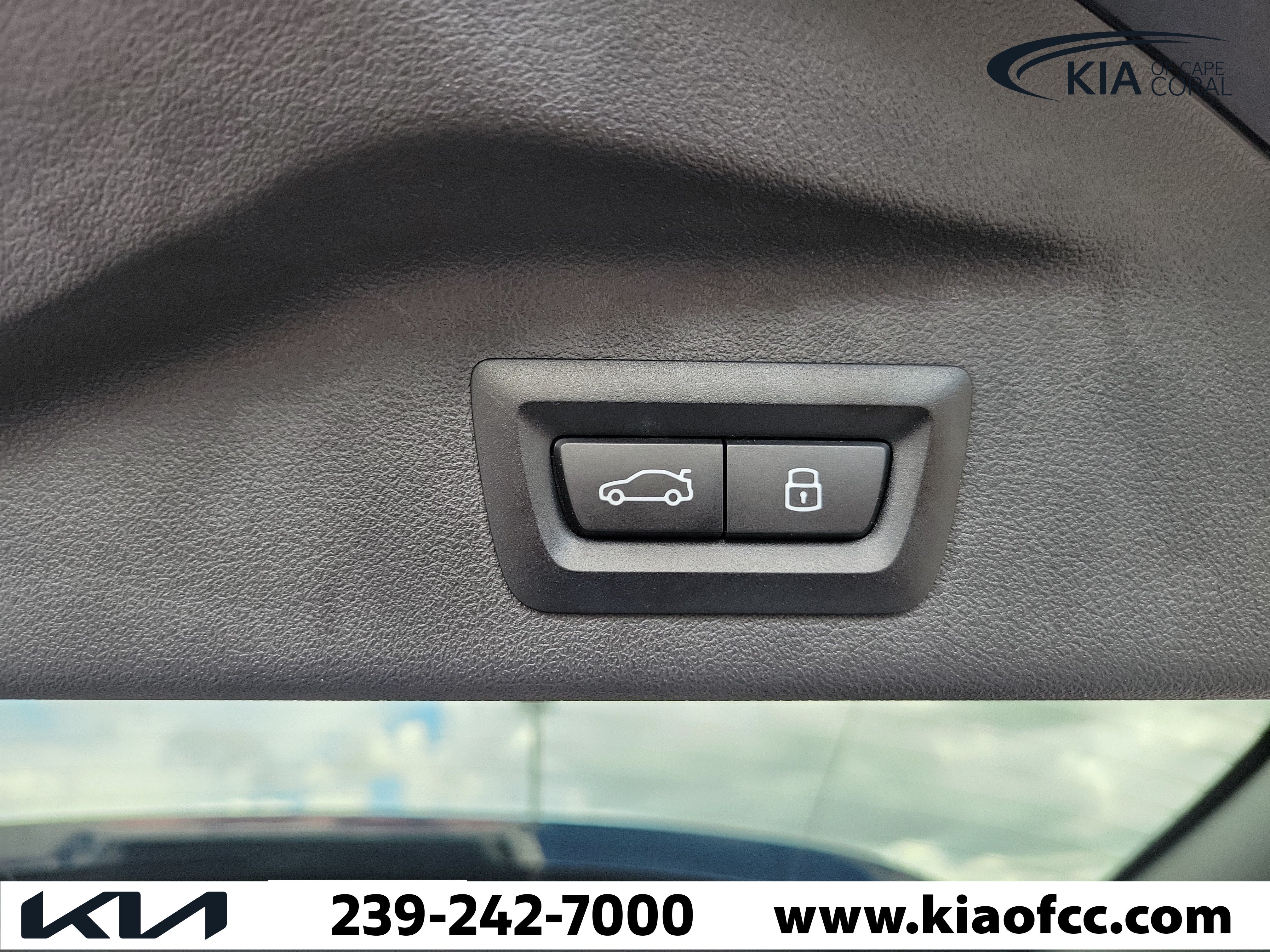 Used 2025 BMW X7 M60i AWD/4WD image 13
