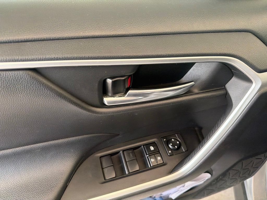 Used 2021 Toyota RAV4 XLE FWD image 8